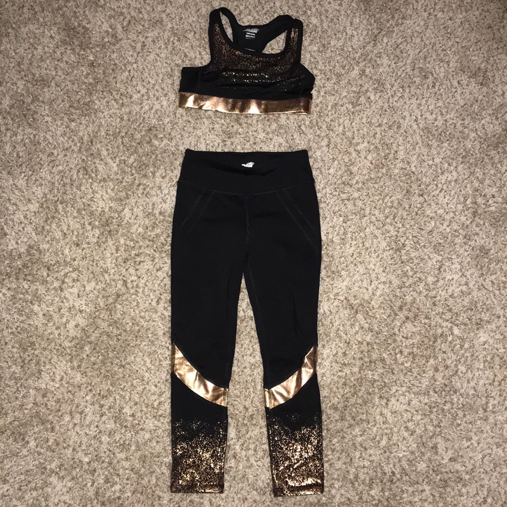 Sports bra with matching work out pants